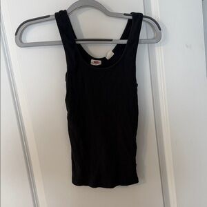 Levis black tank